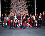 圖：週一(26日)洛杉磯縣督導安東諾維奇(Michael D. Antonovich)  持續一年一度的傳統再次點亮洛縣聖誕樹，並正式宣佈假日季的到來。（洛縣政府提供）
