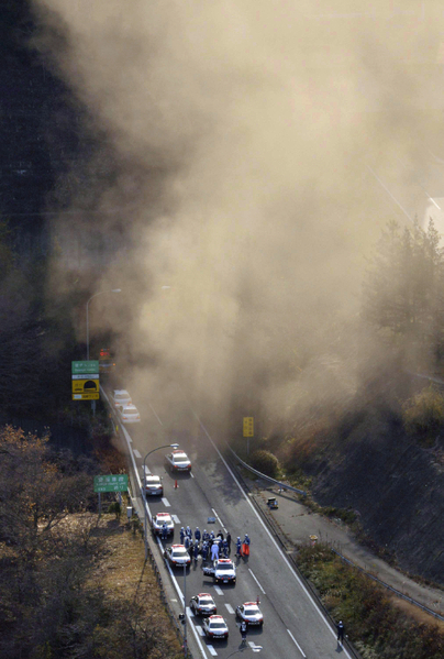 日本高速公路隧道崩塌已证实9人死亡 意外 大纪元