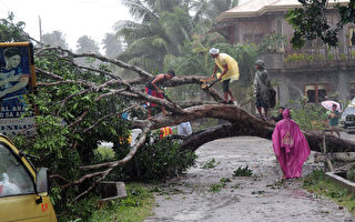 強颱襲菲 4萬多人躲進收容所