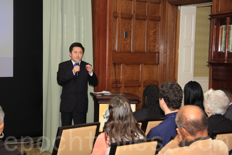 演講嘉賓之一、全球退黨服務中心發言人李祥春說,中國是一個有著悠久文化的文明古國。然而,自從1949年中共統治中國後,中國人民便陷入沒有民主和自由的災難之中。(攝影:文忠/大紀元)