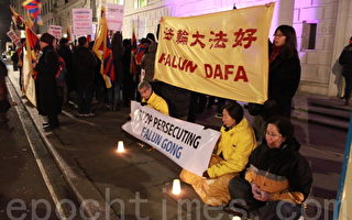 世界人权日 华人伦敦中使馆前呼全民觉醒