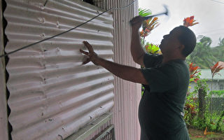 组图：四级埃文飓风过境斐济  再防洪水