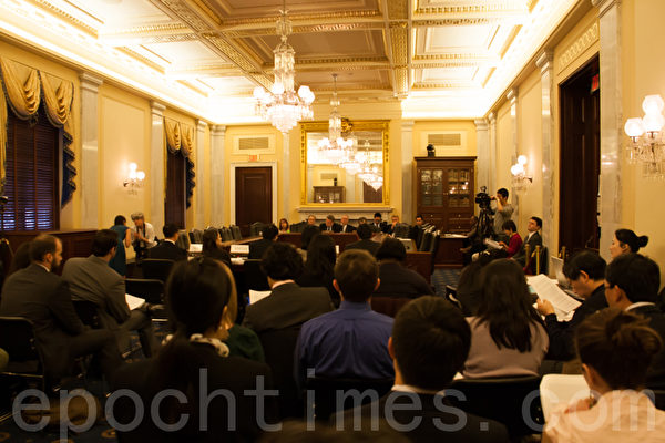 12月18日，美国国会及行政当局中国委员会（Congressional-Executive Commission On China，简称CECC）在参议院举办法轮功国会听证会。（摄影：李莎／大纪元）
