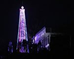 2012年12月21日韓國在韓朝邊境點亮30米高燈塔聖誕樹。當地居民擔心燈光可能吸引來自北朝鮮的軍事報復。(AFP)