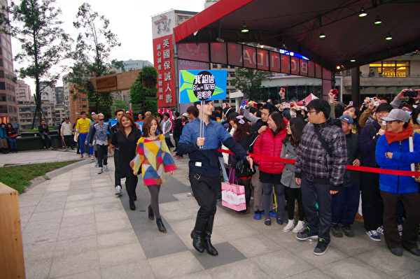 严爵领军带领相信音乐Next5出场。(图/相信音乐提供) 严爵领军带领相信音乐Next5出场。(图/相信音乐提供)