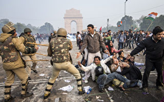 印度民眾遊行抗議性侵案 釀警民衝突