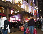 紐約聖誕夜梅西百貨購物的人群（攝影：戴兵／大紀元）