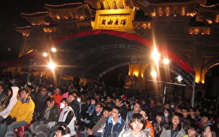 纽时：新年夜台湾学生抗议中共吞噬民主台湾