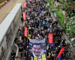 香港多个民间团体兵分多路出发游行抗议，反对中共干预港人治港，并要求特首梁振英下台。(摄影：宋祥龙／大纪元）