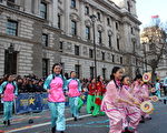 藝協中國傳統舞蹈團參加了2013年倫敦大遊行。(王月娥提供)