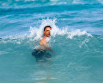 组图：奥巴马总统结束夏威夷度假行程