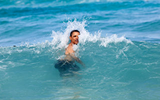 组图：奥巴马总统结束夏威夷度假行程