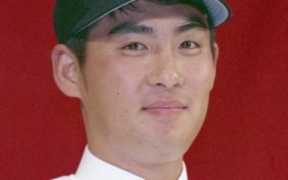 韩国已故明星崔真实的前夫、前职业棒球运动员赵成珉，于6日被发现在首尔一所公寓里勒颈身亡，警方初步研判为自杀。图为1995年10月12日档案图片。（图/AFP）