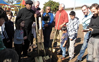“可食艺术”打造首座加州公共果园