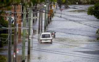 組圖：洪水釀災 澳上演戲劇性救援