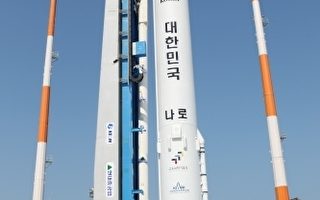 韩国“罗老”号火箭成功发射升空