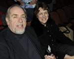牧師Bob觀看了神韻國際藝術團於2013年2月3日下午在賓州匹茲堡市本尼德表演藝術中心的演出後讚歎不已。（攝影：肖捷/大紀元）