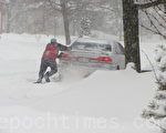 2月8日，多倫多遭遇自2008年12月19日以來，最大雪暴侵襲，預計當天降雪量達25至30厘米。（攝影：李丹/大紀元）