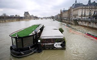 巴黎塞纳河水涨潮