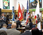 圖：洛杉磯市長選舉將在3月5日進行，2月9日，四位候選人在克倫肖高中舉行競選論壇。圖中左起：埃里克‧戛賽蒂、凱文‧詹姆斯、簡‧佩里和伊曼紐爾‧普雷泰斯。（攝影：劉菲/大紀元）