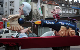 组图：德国狂欢节政治花车亮相