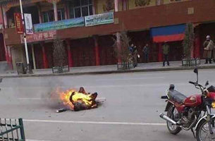 组图:甘肃藏人继续自焚抗议 一藏人被捕