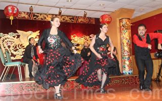 東南亞中心春宴  東南亞風情舞蹈助興