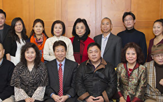 前州眾議員參選人任柏年給民眾拜年