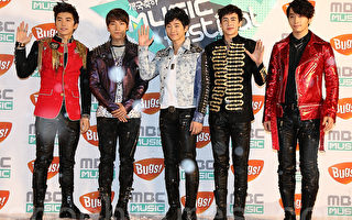 2PM演唱印尼童谣 感动当地粉丝