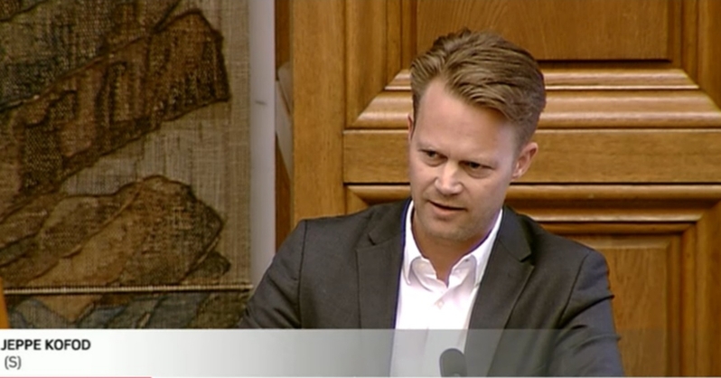 丹麥執政黨,社會民主黨外事發言人、議員耶普•寇夫德(Jeppe Kofod)在丹麥國會「共產中國司法狀況」答辯會上發表演講。(丹麥國會官方網站直播錄像截圖)