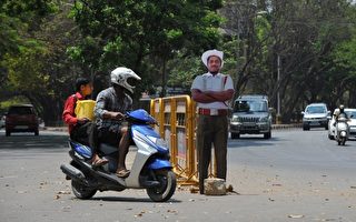 改善交通奇招 印度啟用紙板交警
