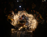 中央社全球视野节目30、31日将播出“达米妮之死”专题，揭开印度每22分钟发生一起强暴案的真实面貌。图为2012年12月31日，示威者为新德里巴士集体性侵案受害者举行烛光吊唁活动。（SAJJAD HUSSAIN/AFP/Getty Images）