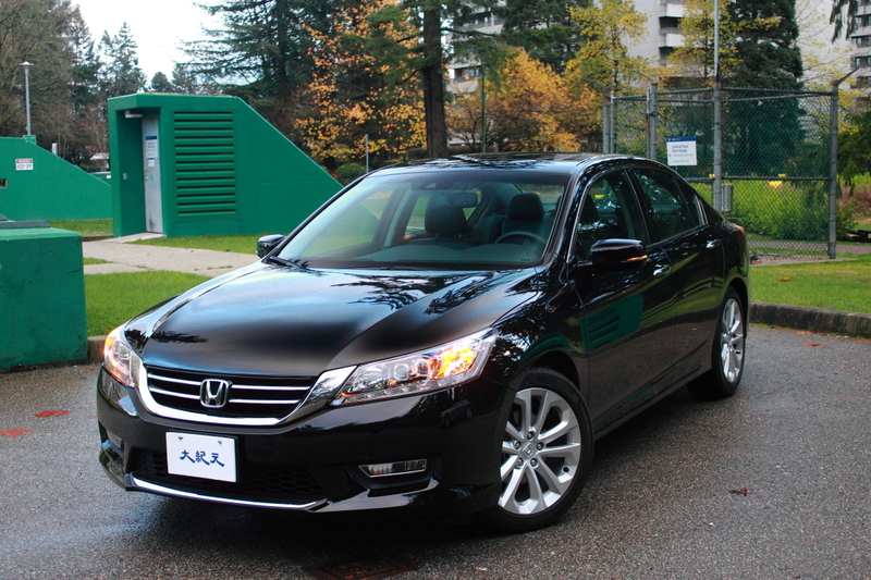 2013年款式的Honda Accord Touring。(李奧/大紀元)