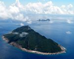 日本与台湾周三（4月10日）在台北通过正式谈判，达成了台湾渔民可在钓鱼岛（日本称尖阁诸岛、台湾称钓鱼台）部分海域捕鱼的《日台渔业协定》，并签署文件及公开发表。图为钓鱼岛。(JIJI PRESS/AFP)