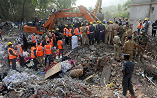 孟買違建塌71死  女嬰生還