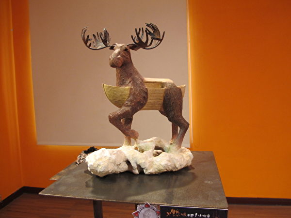 作品「獻予方舟神話」獲金賞獎。(攝影:廖素貞/大紀元) 作品「獻予方舟神話」獲金賞獎。(攝影:廖素貞/大紀元)