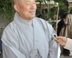 韓國松廣寺主持無想和尚觀看神韻後說:「所有的節目都好,但是最後一個節目《神佛的慈悲》感覺最好、最棒了。佛出現後擊退了大災難,很多人跪在佛的面前,真希望多演一點。」(攝影:鄭仁權/大紀元)