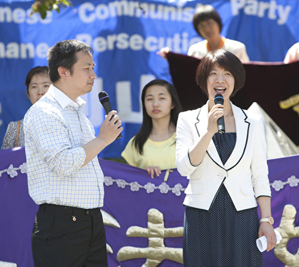4月21日,舊金山法輪功學員在中國城舉行系列講真相活動,紀念四二五和平上訪。(攝影:馬有志/大紀元) 4月21日,舊金山法輪功學員在中國城舉行系列講真相活動,紀念四二五和平上訪。(攝影:馬有志/大紀元)