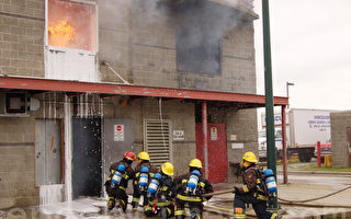 培养未来领袖 温哥华中学生演习消防灭火