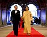 泰國王儲瓦吉拉隆功和他的妹妹公主詩琳通。(ROBIN UTRECHT/AFP/Getty Images)