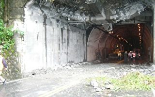 仁清段巨石墜落隧道大樑毀 蘇花公路斷