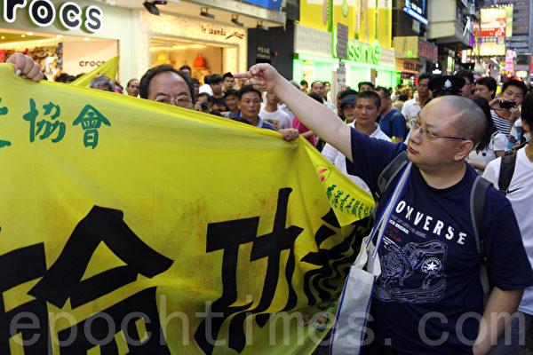 惡徒頭目林國安遭千夫所指。(攝影:潘在殊/大紀元) 惡徒頭目林國安遭千夫所指。(攝影:潘在殊/大紀元)