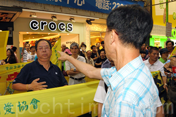 惡徒頭目林國安遭千夫所指。(攝影:潘在殊/大紀元) 惡徒頭目林國安遭千夫所指。(攝影:潘在殊/大紀元)