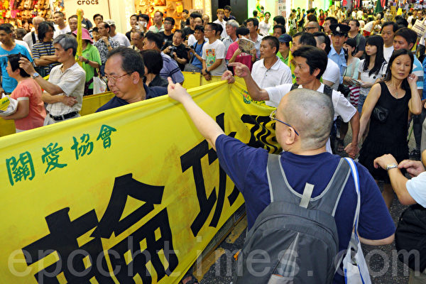 惡徒頭目林國安遭千夫所指。(攝影:潘在殊/大紀元) 惡徒頭目林國安遭千夫所指。(攝影:潘在殊/大紀元)