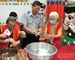 阿公阿嬷包粽团 助独老过端节