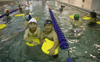 CK体育社团游泳课让孩子身心受益