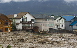 加拿大西部洪災嚴重 7.5萬人被迫撤離
