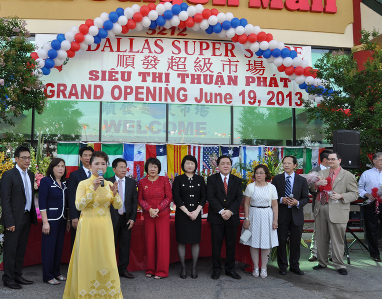 达拉斯顺发超市隆重开张逾千人光顾 大纪元
