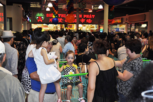 达拉斯顺发超市隆重开张逾千人光顾 大纪元