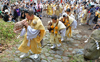組圖：日本富士山攀登季 民眾舉行開山儀式